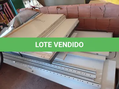 LOTE 422 - 01 LOTE COM VÁRIAS PEÇAS DE ARMÁRIO DE MADEIRA DESMONTADAS. (NO ESTADO) ATENÇÃO! FAZER A VISITAÇÃO ANTES DE ARREMATAR, NÃO SABEMOS SE FUNCIONA. LEILÃO NÃO TEM GARANTIA E NEM DEVOLUÇÃO, SUJEITO A POSSÍVEIS AVARIAS VISÍVEIS/OCULTAS E/OU AUSÊNCIA DE COMPONENTES.