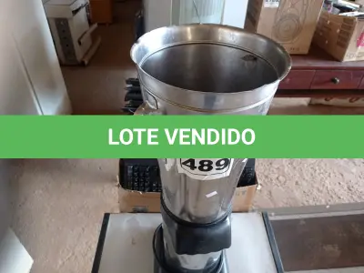 LOTE 489 - 01 LIQUIDIFICADOR INDUSTRIAL MARCA COLOMBO. (NO ESTADO) ATENÇÃO! FAZER A VISITAÇÃO ANTES DE ARREMATAR, NÃO SABEMOS SE FUNCIONA. LEILÃO NÃO TEM GARANTIA E NEM DEVOLUÇÃO, SUJEITO A POSSÍVEIS AVARIAS VISÍVEIS/OCULTAS E/OU AUSÊNCIA DE COMPONENTES.
