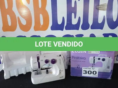 LOTE 300 - 01 - MÁQUINA DE COSTURA JX2051 PRÁTIKA ELGIN (NO ESTADO, NÃO SABEMOS SE FUNCIONA. LEILÃO NÃO TEM GARANTIA E NEM DEVOLUÇÃO, SUJEITO A POSSÍVEIS AVARIAS VISÍVEIS/OCULTAS E/OU AUSÊNCIA DE COMPONENTES)