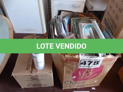 LOTE 478 - 24 FRASCOS DE ÁLCOOL ETÍLICO HIDRATADO 70º 190G E VÁRIOS CDS E DVD’S DIVERSOS. (NO ESTADO) ATENÇÃO! FAZER A VISITAÇÃO ANTES DE ARREMATAR, NÃO SABEMOS SE FUNCIONA. LEILÃO NÃO TEM GARANTIA E NEM DEVOLUÇÃO, SUJEITO A POSSÍVEIS AVARIAS VISÍVEIS/OCULTAS E/OU AUSÊNCIA DE COMPONENTES.