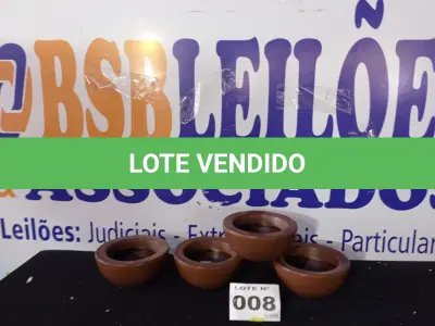 LOTE 008 - 04 - VASOS DE PLANTAS (NO ESTADO, NÃO SABEMOS SE FUNCIONA. LEILÃO NÃO TEM GARANTIA E NEM DEVOLUÇÃO, SUJEITO A POSSÍVEIS AVARIAS VISÍVEIS/OCULTAS E/OU AUSÊNCIA DE COMPONENTES)