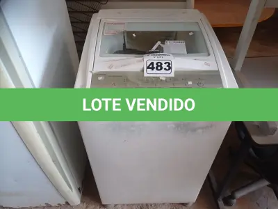 LOTE 483 - 01 MÁQUINA DE LAVAR ROUPAS MARCA BRASTEMP. (NO ESTADO) ATENÇÃO! FAZER A VISITAÇÃO ANTES DE ARREMATAR, NÃO SABEMOS SE FUNCIONA. LEILÃO NÃO TEM GARANTIA E NEM DEVOLUÇÃO, SUJEITO A POSSÍVEIS AVARIAS VISÍVEIS/OCULTAS E/OU AUSÊNCIA DE COMPONENTES.