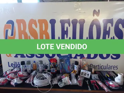 LOTE 221 - 40 – ITENS DE FERRAGISTA (APROXIMADAMENTE) (NO ESTADO, NÃO SABEMOS SE FUNCIONA. LEILÃO NÃO TEM GARANTIA E NEM DEVOLUÇÃO, SUJEITO A POSSÍVEIS AVARIAS VISÍVEIS/OCULTAS E/OU AUSÊNCIA DE COMPONENTES)
