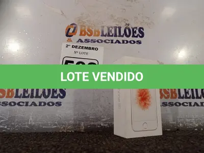LOTE 508 - 01 CELULAR IPHONE SE. (NO ESTADO) ATENÇÃO! FAZER A VISITAÇÃO ANTES DE ARREMATAR, NÃO SABEMOS SE FUNCIONA. LEILÃO NÃO TEM GARANTIA E NEM DEVOLUÇÃO, SUJEITO A POSSÍVEIS AVARIAS VISÍVEIS/OCULTAS E/OU AUSÊNCIA DE COMPONENTES.