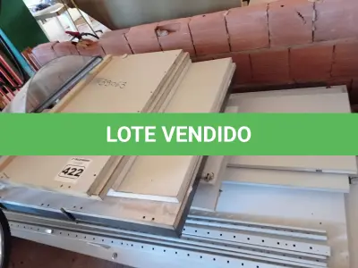 LOTE 422 - 01 LOTE COM VÁRIAS PEÇAS DE ARMÁRIO DE MADEIRA DESMONTADAS. (NO ESTADO) ATENÇÃO! FAZER A VISITAÇÃO ANTES DE ARREMATAR, NÃO SABEMOS SE FUNCIONA. LEILÃO NÃO TEM GARANTIA E NEM DEVOLUÇÃO, SUJEITO A POSSÍVEIS AVARIAS VISÍVEIS/OCULTAS E/OU AUSÊNCIA DE COMPONENTES.