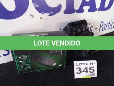 LOTE 345 - 01 - VÍDEO GAME STICK LITE COM 10.000 MIL JOGOS + 2 CONTROLES SEM FIO (NO ESTADO, NÃO SABEMOS SE FUNCIONA. LEILÃO NÃO TEM GARANTIA E NEM DEVOLUÇÃO, SUJEITO A POSSÍVEIS AVARIAS VISÍVEIS/OCULTAS E/OU AUSÊNCIA DE COMPONENTES)