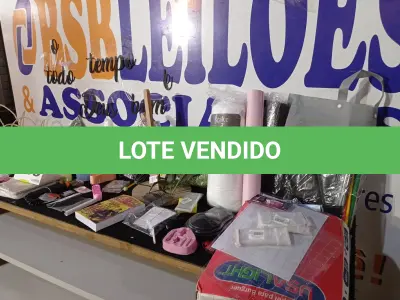 LOTE 313 - 70 – ITENS PAPELARIA E DECORAÇÃO DIVERSOS (APROXIMADAMENTE) (NO ESTADO, NÃO SABEMOS SE FUNCIONA. LEILÃO NÃO TEM GARANTIA E NEM DEVOLUÇÃO, SUJEITO A POSSÍVEIS AVARIAS VISÍVEIS/OCULTAS E/OU AUSÊNCIA DE COMPONENTES)