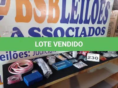 LOTE 230 - 40 – ITENS DE FERRAGISTA (APROXIMADAMENTE) (NO ESTADO, NÃO SABEMOS SE FUNCIONA. LEILÃO NÃO TEM GARANTIA E NEM DEVOLUÇÃO, SUJEITO A POSSÍVEIS AVARIAS VISÍVEIS/OCULTAS E/OU AUSÊNCIA DE COMPONENTES)