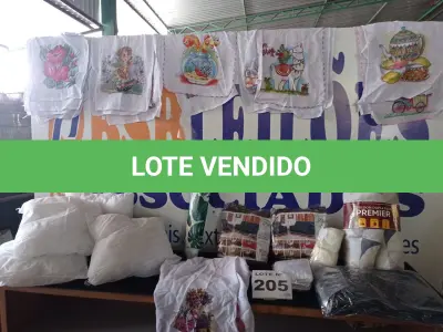 LOTE 205 - 50- PEÇAS DE ENXOVAL DE CASA (APROXIMADAMENTE) (NO ESTADO, NÃO SABEMOS SE FUNCIONA. LEILÃO NÃO TEM GARANTIA E NEM DEVOLUÇÃO, SUJEITO A POSSÍVEIS AVARIAS VISÍVEIS/OCULTAS E/OU AUSÊNCIA DE COMPONENTES)