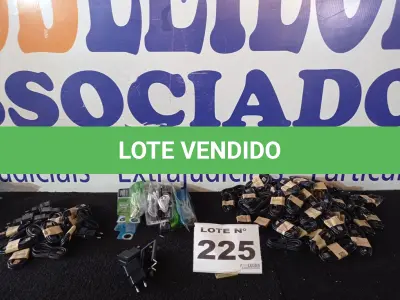 LOTE 225 - 120 - ITENS PARA CELULARES DIVERSOS (APROXIMADAMENTE) (NO ESTADO, NÃO SABEMOS SE FUNCIONA. LEILÃO NÃO TEM GARANTIA E NEM DEVOLUÇÃO, SUJEITO A POSSÍVEIS AVARIAS VISÍVEIS/OCULTAS E/OU AUSÊNCIA DE COMPONENTES)