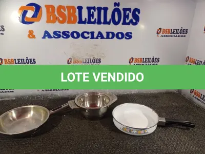 LOTE 500 - 02 FRIGIDEIRAS E 01 PANELA SEM TAMPA. (NO ESTADO) ATENÇÃO! FAZER A VISITAÇÃO ANTES DE ARREMATAR, NÃO SABEMOS SE FUNCIONA. LEILÃO NÃO TEM GARANTIA E NEM DEVOLUÇÃO, SUJEITO A POSSÍVEIS AVARIAS VISÍVEIS/OCULTAS E/OU AUSÊNCIA DE COMPONENTES.