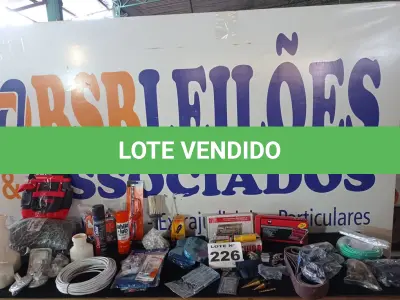 LOTE 226 - 50 – ITENS DE FERRAGISTA  (APROXIMADAMENTE)(NO ESTADO, NÃO SABEMOS SE FUNCIONA. LEILÃO NÃO TEM GARANTIA E NEM DEVOLUÇÃO, SUJEITO A POSSÍVEIS AVARIAS VISÍVEIS/OCULTAS E/OU AUSÊNCIA DE COMPONENTES)
