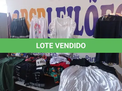 LOTE 180 - 28 – PEÇAS DE ROUPAS FEMININAS (APROXIMADAMENTE)(NO ESTADO, NÃO SABEMOS SE FUNCIONA. LEILÃO NÃO TEM GARANTIA E NEM DEVOLUÇÃO, SUJEITO A POSSÍVEIS AVARIAS VISÍVEIS/OCULTAS E/OU AUSÊNCIA DE COMPONENTES)
