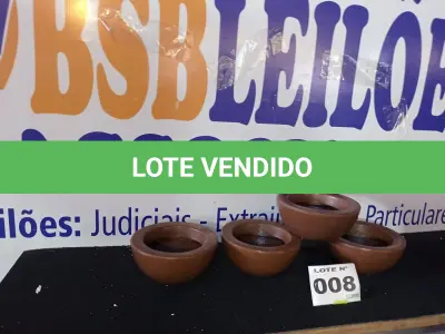 LOTE 008 - 04 - VASOS DE PLANTAS (NO ESTADO, NÃO SABEMOS SE FUNCIONA. LEILÃO NÃO TEM GARANTIA E NEM DEVOLUÇÃO, SUJEITO A POSSÍVEIS AVARIAS VISÍVEIS/OCULTAS E/OU AUSÊNCIA DE COMPONENTES)