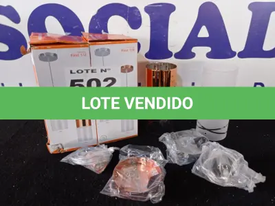 LOTE 502 - 02 - PENDENTES EM VIDRO PARA 1 LÂMPADA FIRST 23X12CM (NO ESTADO, NÃO SABEMOS SE FUNCIONA. LEILÃO NÃO TEM GARANTIA E NEM DEVOLUÇÃO, SUJEITO A POSSÍVEIS AVARIAS VISÍVEIS/OCULTAS E/OU AUSÊNCIA DE COMPONENTES)