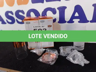 LOTE 502 - 02 - PENDENTES EM VIDRO PARA 1 LÂMPADA FIRST 23X12CM (NO ESTADO, NÃO SABEMOS SE FUNCIONA. LEILÃO NÃO TEM GARANTIA E NEM DEVOLUÇÃO, SUJEITO A POSSÍVEIS AVARIAS VISÍVEIS/OCULTAS E/OU AUSÊNCIA DE COMPONENTES)
