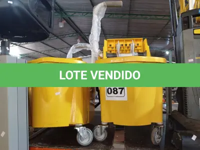 LOTE 087 - 02 CARRINHOS DE LIMPEZA. (NO ESTADO) ATENÇÃO! FAZER A VISITAÇÃO ANTES DE ARREMATAR, NÃO SABEMOS SE FUNCIONA. LEILÃO NÃO TEM GARANTIA E NEM DEVOLUÇÃO, SUJEITO A POSSÍVEIS AVARIAS VISÍVEIS/OCULTAS E/OU AUSÊNCIA DE COMPONENTES.