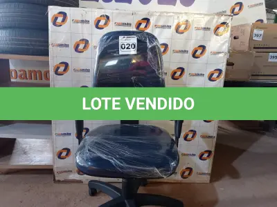 LOTE 020 - 01 CADEIRA DE ESCRITÓRIO COM BASE GIRATÓRIA. (NO ESTADO) ATENÇÃO! FAZER A VISITAÇÃO ANTES DE ARREMATAR, NÃO SABEMOS SE FUNCIONA. LEILÃO NÃO TEM GARANTIA E NEM DEVOLUÇÃO, SUJEITO A POSSÍVEIS AVARIAS VISÍVEIS/OCULTAS E/OU AUSÊNCIA DE COMPONENTES.
