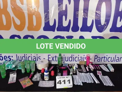 LOTE 411 - 60 -  COSMÉTICO DIVERSOS  (APROXIMADAMENTE)(NO ESTADO, NÃO SABEMOS SE FUNCIONA. LEILÃO NÃO TEM GARANTIA E NEM DEVOLUÇÃO, SUJEITO A POSSÍVEIS AVARIAS VISÍVEIS/OCULTAS E/OU AUSÊNCIA DE COMPONENTES)