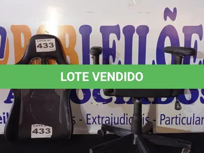 LOTE 433 - 01 – CADEIRA GAMER (NO ESTADO, NÃO SABEMOS SE FUNCIONA. LEILÃO NÃO TEM GARANTIA E NEM DEVOLUÇÃO, SUJEITO A POSSÍVEIS AVARIAS VISÍVEIS/OCULTAS E/OU AUSÊNCIA DE COMPONENTES)