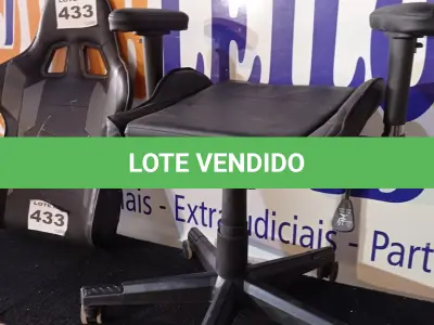 LOTE 433 - 01 – CADEIRA GAMER (NO ESTADO, NÃO SABEMOS SE FUNCIONA. LEILÃO NÃO TEM GARANTIA E NEM DEVOLUÇÃO, SUJEITO A POSSÍVEIS AVARIAS VISÍVEIS/OCULTAS E/OU AUSÊNCIA DE COMPONENTES)