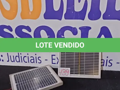 LOTE 439 - 02 PAINÉIS SOLARES 18V 10W. (NO ESTADO) ATENÇÃO! FAZER A VISITAÇÃO ANTES DE ARREMATAR, NÃO SABEMOS SE FUNCIONA. LEILÃO NÃO TEM GARANTIA E NEM DEVOLUÇÃO, SUJEITO A POSSÍVEIS AVARIAS VISÍVEIS/OCULTAS E/OU AUSÊNCIA DE COMPONENTES.