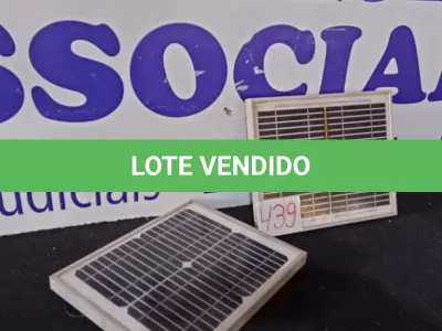 LOTE 439 - 02 PAINÉIS SOLARES 18V 10W. (NO ESTADO) ATENÇÃO! FAZER A VISITAÇÃO ANTES DE ARREMATAR, NÃO SABEMOS SE FUNCIONA. LEILÃO NÃO TEM GARANTIA E NEM DEVOLUÇÃO, SUJEITO A POSSÍVEIS AVARIAS VISÍVEIS/OCULTAS E/OU AUSÊNCIA DE COMPONENTES.