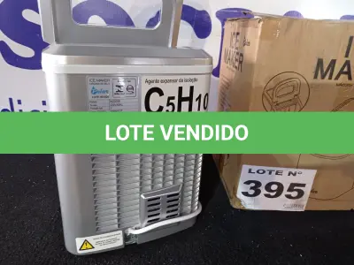 LOTE 395 - 01 - MÁQUINA DE GELO 12KG PRATA 220V - POLAR (NO ESTADO, NÃO SABEMOS SE FUNCIONA. LEILÃO NÃO TEM GARANTIA E NEM DEVOLUÇÃO, SUJEITO A POSSÍVEIS AVARIAS VISÍVEIS/OCULTAS E/OU AUSÊNCIA DE COMPONENTES)