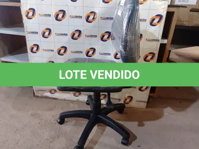 LOTE 070 - 01 CADEIRA DE ESCRITÓRIO COM BASE GIRATÓRIA. (NO ESTADO) ATENÇÃO! FAZER A VISITAÇÃO ANTES DE ARREMATAR, NÃO SABEMOS SE FUNCIONA. LEILÃO NÃO TEM GARANTIA E NEM DEVOLUÇÃO, SUJEITO A POSSÍVEIS AVARIAS VISÍVEIS/OCULTAS E/OU AUSÊNCIA DE COMPONENTES.