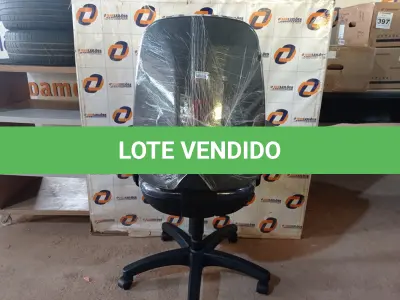LOTE 010 - 01 CADEIRA DE ESCRITÓRIO COM BASE GIRATÓRIA. (NO ESTADO) ATENÇÃO! FAZER A VISITAÇÃO ANTES DE ARREMATAR, NÃO SABEMOS SE FUNCIONA. LEILÃO NÃO TEM GARANTIA E NEM DEVOLUÇÃO, SUJEITO A POSSÍVEIS AVARIAS VISÍVEIS/OCULTAS E/OU AUSÊNCIA DE COMPONENTES.