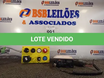 LOTE 001 - 01 RÁDIO COMUNICADOR E 01 QUADRO DE COMANDO ELÉTRICO. (NO ESTADO) ATENÇÃO! FAZER A VISITAÇÃO ANTES DE ARREMATAR, NÃO SABEMOS SE FUNCIONA. LEILÃO NÃO TEM GARANTIA E NEM DEVOLUÇÃO, SUJEITO A POSSÍVEIS AVARIAS VISÍVEIS/OCULTAS E/OU AUSÊNCIA DE COMPONENTES.