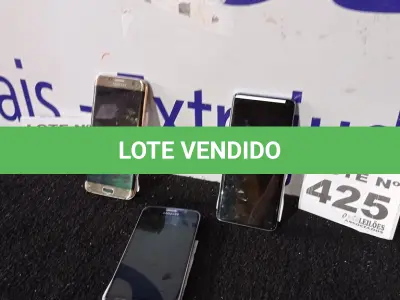 LOTE 425 - 01 - CELULAR SAMSUNG S10 – 01 CELULAR SAMSUNG S6 – 01 CELULAR SAMSUNG S7 (NO ESTADO, NÃO SABEMOS SE FUNCIONA. LEILÃO NÃO TEM GARANTIA E NEM DEVOLUÇÃO, SUJEITO A POSSÍVEIS AVARIAS VISÍVEIS/OCULTAS E/OU AUSÊNCIA DE COMPONENTES)