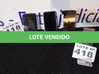LOTE 418 - 01 - CELULAR SAMSUNG S8 – 02 CELULAR MOTOROLA (NO ESTADO, NÃO SABEMOS SE FUNCIONA. LEILÃO NÃO TEM GARANTIA E NEM DEVOLUÇÃO, SUJEITO A POSSÍVEIS AVARIAS VISÍVEIS/OCULTAS E/OU AUSÊNCIA DE COMPONENTES)