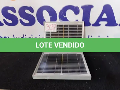LOTE 397 - 02 PAINÉIS SOLARES 18V 10W. (NO ESTADO) ATENÇÃO! FAZER A VISITAÇÃO ANTES DE ARREMATAR, NÃO SABEMOS SE FUNCIONA. LEILÃO NÃO TEM GARANTIA E NEM DEVOLUÇÃO, SUJEITO A POSSÍVEIS AVARIAS VISÍVEIS/OCULTAS E/OU AUSÊNCIA DE COMPONENTES.
