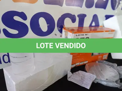 LOTE 372 - 01 - PENDENTE EM VIDRO PARA 3 LÂMPADAS REDONDO FIRST - LLUM BRONZEARTE (NO ESTADO, NÃO SABEMOS SE FUNCIONA. LEILÃO NÃO TEM GARANTIA E NEM DEVOLUÇÃO, SUJEITO A POSSÍVEIS AVARIAS VISÍVEIS/OCULTAS E/OU AUSÊNCIA DE COMPONENTES)