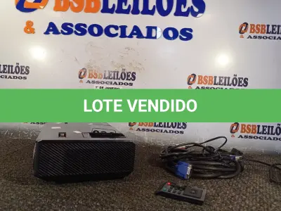 LOTE 033 - 01 PROJETOR MULTIMIDIA MARCA ACER. (NO ESTADO) ATENÇÃO! FAZER A VISITAÇÃO ANTES DE ARREMATAR, NÃO SABEMOS SE FUNCIONA. LEILÃO NÃO TEM GARANTIA E NEM DEVOLUÇÃO, SUJEITO A POSSÍVEIS AVARIAS VISÍVEIS/OCULTAS E/OU AUSÊNCIA DE COMPONENTES.