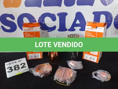 LOTE 382 - 02 - PENDENTES REDONDO PARA 1 LÂMPADA FIRST 12CM COBRE (NO ESTADO, NÃO SABEMOS SE FUNCIONA. LEILÃO NÃO TEM GARANTIA E NEM DEVOLUÇÃO, SUJEITO A POSSÍVEIS AVARIAS VISÍVEIS/OCULTAS E/OU AUSÊNCIA DE COMPONENTES)