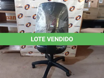 LOTE 050 - 01 CADEIRA DE ESCRITÓRIO COM BASE GIRATÓRIA. (NO ESTADO) ATENÇÃO! FAZER A VISITAÇÃO ANTES DE ARREMATAR, NÃO SABEMOS SE FUNCIONA. LEILÃO NÃO TEM GARANTIA E NEM DEVOLUÇÃO, SUJEITO A POSSÍVEIS AVARIAS VISÍVEIS/OCULTAS E/OU AUSÊNCIA DE COMPONENTES.