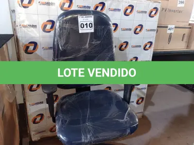 LOTE 010 - 01 CADEIRA DE ESCRITÓRIO COM BASE GIRATÓRIA. (NO ESTADO) ATENÇÃO! FAZER A VISITAÇÃO ANTES DE ARREMATAR, NÃO SABEMOS SE FUNCIONA. LEILÃO NÃO TEM GARANTIA E NEM DEVOLUÇÃO, SUJEITO A POSSÍVEIS AVARIAS VISÍVEIS/OCULTAS E/OU AUSÊNCIA DE COMPONENTES.