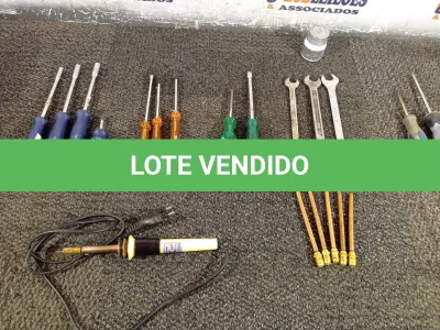 LOTE 007 - 01 FERRO DE SOLDA E CHAVES DIVERSAS. (NO ESTADO) ATENÇÃO! FAZER A VISITAÇÃO ANTES DE ARREMATAR, NÃO SABEMOS SE FUNCIONA. LEILÃO NÃO TEM GARANTIA E NEM DEVOLUÇÃO, SUJEITO A POSSÍVEIS AVARIAS VISÍVEIS/OCULTAS E/OU AUSÊNCIA DE COMPONENTES.