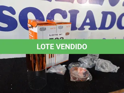 LOTE 502 - 02 - PENDENTES EM VIDRO PARA 1 LÂMPADA FIRST 23X12CM (NO ESTADO, NÃO SABEMOS SE FUNCIONA. LEILÃO NÃO TEM GARANTIA E NEM DEVOLUÇÃO, SUJEITO A POSSÍVEIS AVARIAS VISÍVEIS/OCULTAS E/OU AUSÊNCIA DE COMPONENTES)