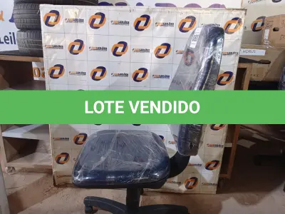 LOTE 080 - 01 CADEIRA DE ESCRITÓRIO COM BASE GIRATÓRIA. (NO ESTADO) ATENÇÃO! FAZER A VISITAÇÃO ANTES DE ARREMATAR, NÃO SABEMOS SE FUNCIONA. LEILÃO NÃO TEM GARANTIA E NEM DEVOLUÇÃO, SUJEITO A POSSÍVEIS AVARIAS VISÍVEIS/OCULTAS E/OU AUSÊNCIA DE COMPONENTES.