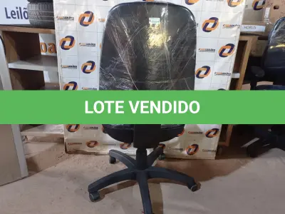 LOTE 090 - 01 CADEIRA DE ESCRITÓRIO COM BASE GIRATÓRIA. (NO ESTADO) ATENÇÃO! FAZER A VISITAÇÃO ANTES DE ARREMATAR, NÃO SABEMOS SE FUNCIONA. LEILÃO NÃO TEM GARANTIA E NEM DEVOLUÇÃO, SUJEITO A POSSÍVEIS AVARIAS VISÍVEIS/OCULTAS E/OU AUSÊNCIA DE COMPONENTES.