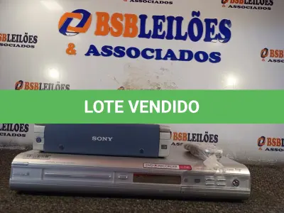 LOTE 036 - 01 APARELHO DE DVD E 01 PROJETOR MULTIMIDIA MARCA SONY. (NO ESTADO) ATENÇÃO! FAZER A VISITAÇÃO ANTES DE ARREMATAR, NÃO SABEMOS SE FUNCIONA. LEILÃO NÃO TEM GARANTIA E NEM DEVOLUÇÃO, SUJEITO A POSSÍVEIS AVARIAS VISÍVEIS/OCULTAS E/OU AUSÊNCIA DE COMPONENTES.