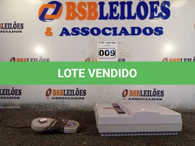 LOTE 009 - 01 VIDEOGAME SUPER NINTENDO. (NO ESTADO) ATENÇÃO! FAZER A VISITAÇÃO ANTES DE ARREMATAR, NÃO SABEMOS SE FUNCIONA. LEILÃO NÃO TEM GARANTIA E NEM DEVOLUÇÃO, SUJEITO A POSSÍVEIS AVARIAS VISÍVEIS/OCULTAS E/OU AUSÊNCIA DE COMPONENTES.