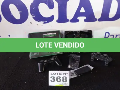 LOTE 368 - 01 - VÍDEO GAME STICK LITE COM 10.000 MIL JOGOS + 2 CONTROLES SEM FIO (NO ESTADO, NÃO SABEMOS SE FUNCIONA. LEILÃO NÃO TEM GARANTIA E NEM DEVOLUÇÃO, SUJEITO A POSSÍVEIS AVARIAS VISÍVEIS/OCULTAS E/OU AUSÊNCIA DE COMPONENTES)