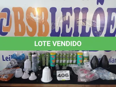 LOTE 406 - 30 – ITENS DE FERRAGISTA (APROXIMADAMENTE)(NO ESTADO, NÃO SABEMOS SE FUNCIONA. LEILÃO NÃO TEM GARANTIA E NEM DEVOLUÇÃO, SUJEITO A POSSÍVEIS AVARIAS VISÍVEIS/OCULTAS E/OU AUSÊNCIA DE COMPONENTES)