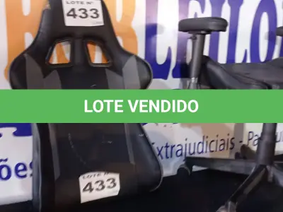 LOTE 433 - 01 – CADEIRA GAMER (NO ESTADO, NÃO SABEMOS SE FUNCIONA. LEILÃO NÃO TEM GARANTIA E NEM DEVOLUÇÃO, SUJEITO A POSSÍVEIS AVARIAS VISÍVEIS/OCULTAS E/OU AUSÊNCIA DE COMPONENTES)