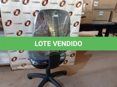 LOTE 030 - 01 CADEIRA DE ESCRITÓRIO COM BASE GIRATÓRIA. (NO ESTADO) ATENÇÃO! FAZER A VISITAÇÃO ANTES DE ARREMATAR, NÃO SABEMOS SE FUNCIONA. LEILÃO NÃO TEM GARANTIA E NEM DEVOLUÇÃO, SUJEITO A POSSÍVEIS AVARIAS VISÍVEIS/OCULTAS E/OU AUSÊNCIA DE COMPONENTES.