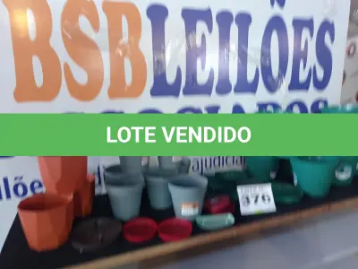 LOTE 376 - 18 – VASOS DIVERSOS (APROXIMADAMENTE)(NO ESTADO, NÃO SABEMOS SE FUNCIONA. LEILÃO NÃO TEM GARANTIA E NEM DEVOLUÇÃO, SUJEITO A POSSÍVEIS AVARIAS VISÍVEIS/OCULTAS E/OU AUSÊNCIA DE COMPONENTES)